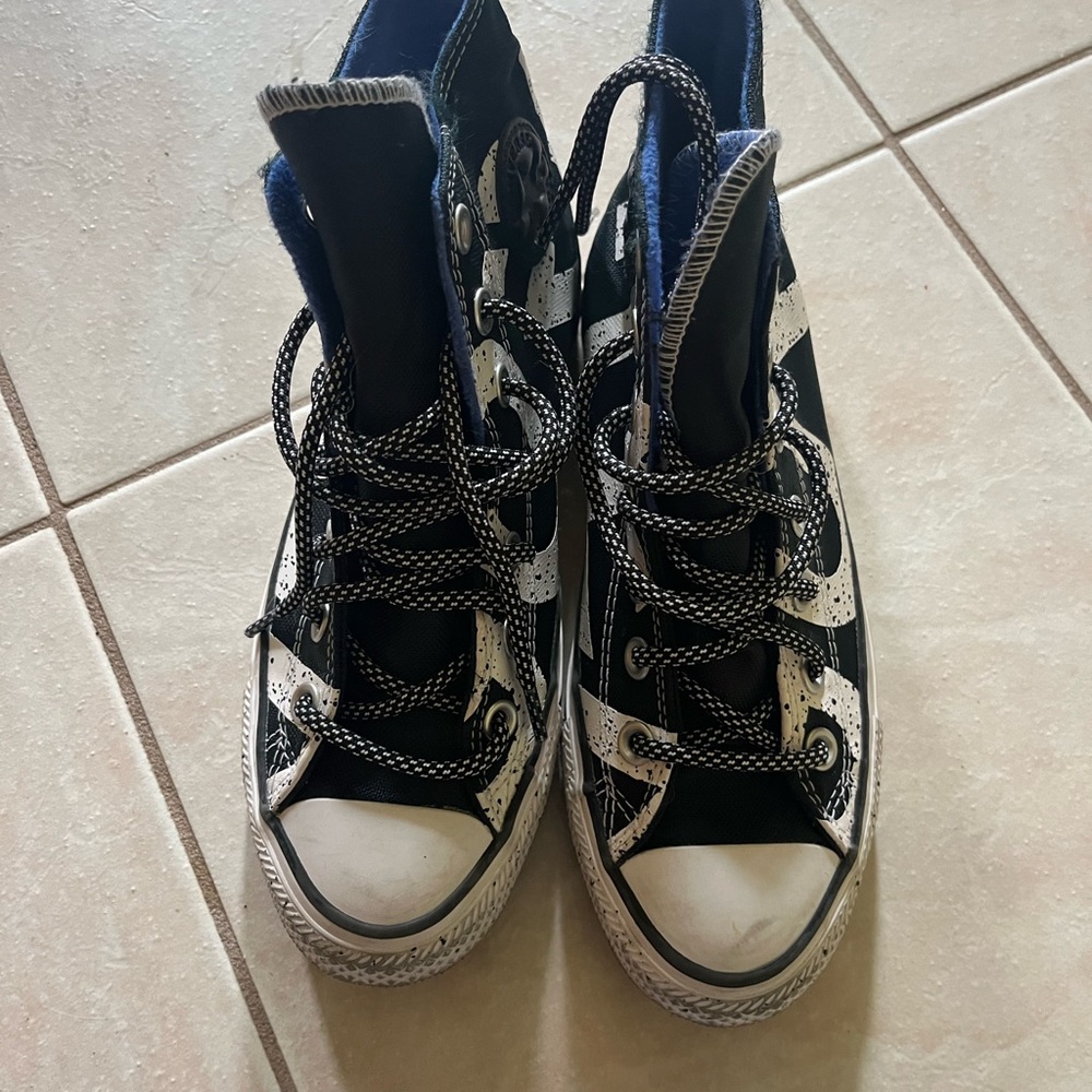 Converse - Picture 2 of 4